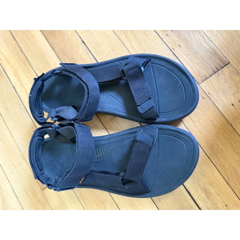 Teva hurricane black sandals athletic outdoor Gorpcore